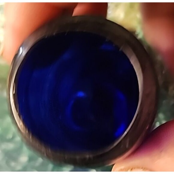 Vintage Cobalt Blue Hand-Blown Glass Vase – Twisted Art Glass Studio Piece - Picture 4 of 5